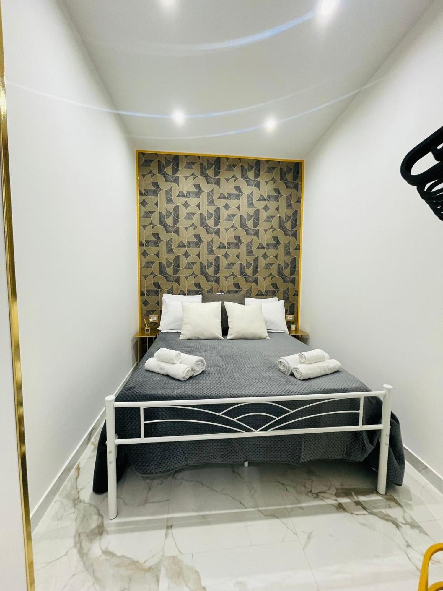Frank Anthony Home Napoli Esterno foto